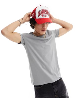 Pull & Bear muscle fit t-shirt in grey-Gray