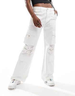 Pull & Bear strap detail cargo jean in white