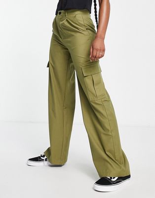 Pull & Bear wide leg cargo pants with dart detail in khaki-Green