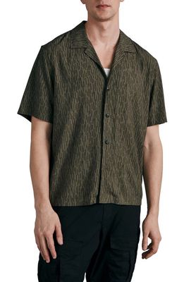 rag & bone Avery Short Sleeve Button-Up Camp Shirt in Grnpncamo