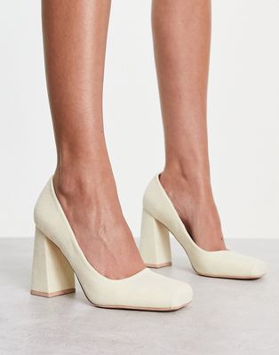 RAID Petunia square toe shoes in cream faux suede-White