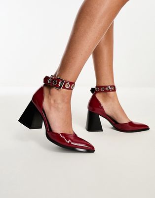 RAID Zylee heeled shoe with hardware in burgundy crinkle-Red