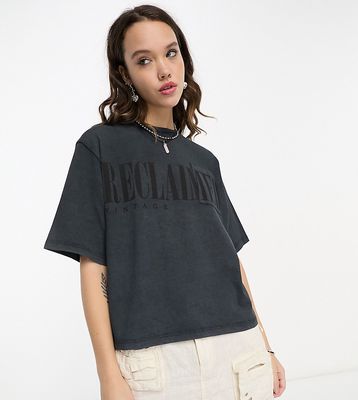 Reclaimed Vintage block logo T-shirt in washed charcoal-Gray