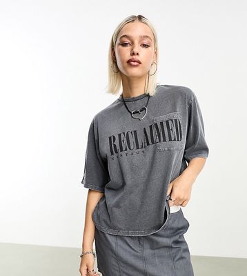 Reclaimed Vintage logo cropped tee in charcoal-Gray