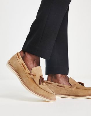Red Tape casual slip on boat shoes in beige suede-Neutral