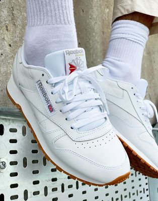Reebok Classic Leather sneakers in white with gum sole