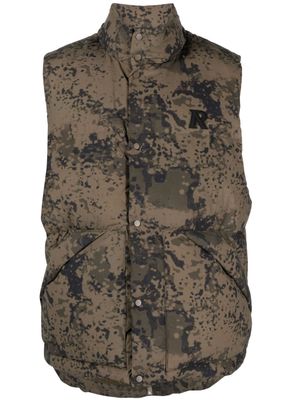 Represent camouflage-print puffer gilet - Brown