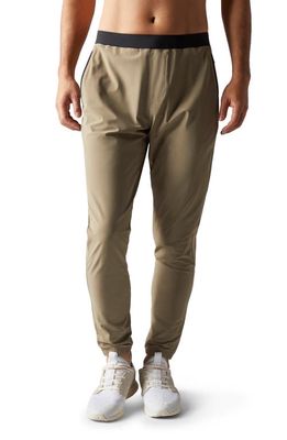 Rhone Versatility Joggers in Sandalo