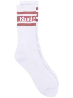 Rhude intarsia-logo striped ribbed socks - White