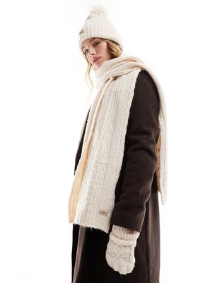River Island cable knit gift set in beige-Neutral