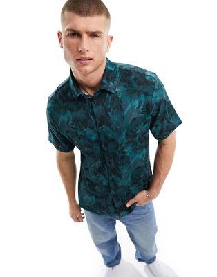 River Island short sleeve crinkle shirt in dark teal floral-Blue