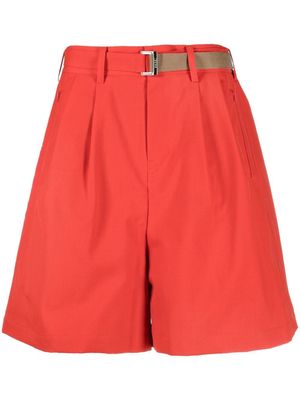sacai belted-waist knee-length shorts - Red