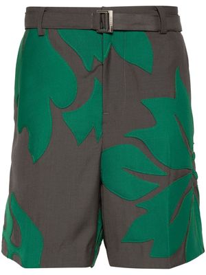 sacai floral-patches tailored shorts - Green