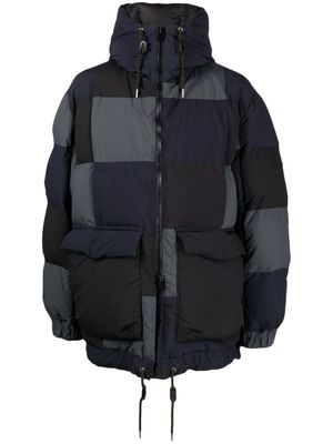 sacai panelled hooded puffer jacket - Blue