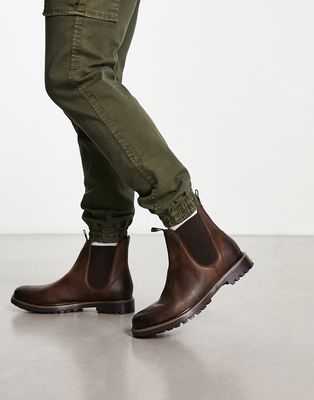 schuh dylan casual chelsea boots in brown leather