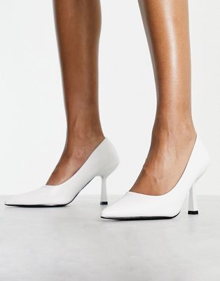 schuh Silence heeled shoes in white