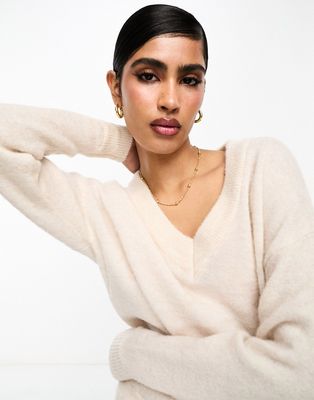 Selected Femme v neck knit sweater in cream-White