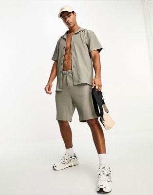 Selected Homme plisse shorts in khaki - part of a set-Green