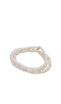 SHASHI Anais Bracelet Set in Ivory.