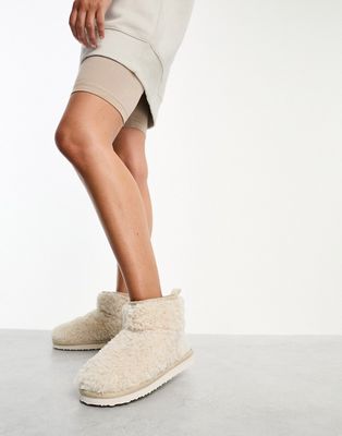 Simmi London Hug teddy slipper boots in cream-Neutral