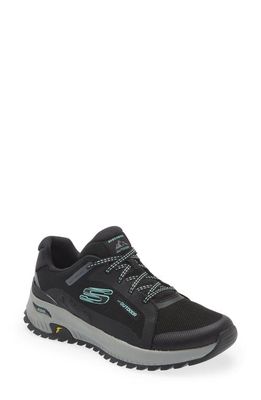 SKECHERS Arch Fit Discover Water Repellent Running Shoe in Black/Aqua