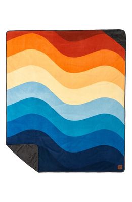 Slowtide Shores Recycled Polyester Fleece Camp Blanket in Blue/red Multi