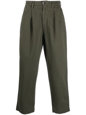 Société Anonyme pleat-detail cotton tapered jeans - Green