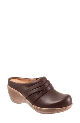 SoftWalk® Mackay Clog in Dark Brown 