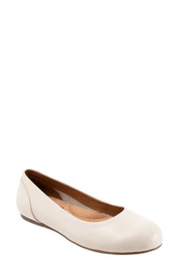 SoftWalk® Sonoma Flat in Off White