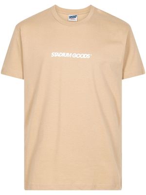 STADIUM GOODS® Horizontal Logo "Sand" T-shirt - Neutrals