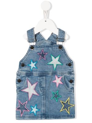 Stella McCartney Kids embroidered-star patch pinafore dress - Blue