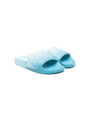 Stella McCartney Kids logo-embossed rubber slides - Blue