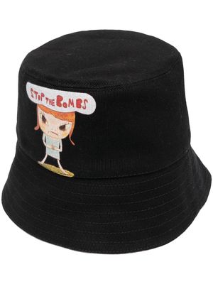 Stella McCartney x Yoshitimo Nara slogan-print bucket hat - Black