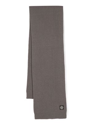 Stone Island Junior Compass-motif ribbed-knit scarf - Grey