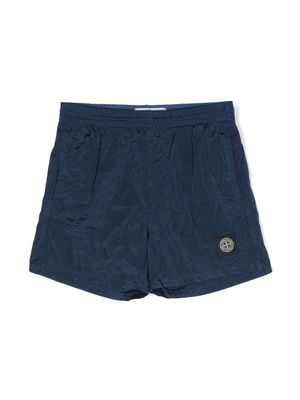 Stone Island Junior crinkled logo-patch shorts - Blue