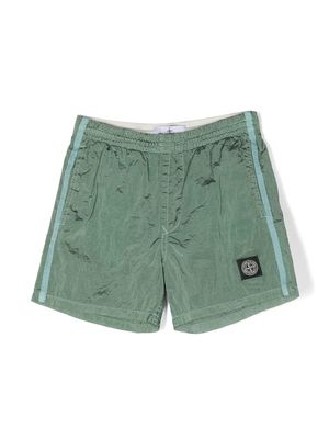 Stone Island Junior crinkled logo-patch swim shorts - Green