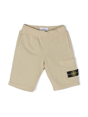 Stone Island Junior logo patch cargo shorts - Neutrals