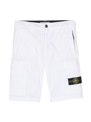 Stone Island Junior logo-patch cargo shorts - White