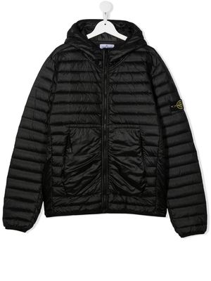 Stone Island Junior logo-patch hooded puffer jacket - Black