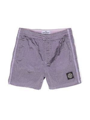 Stone Island Junior logo-patch iridescent swim shorts - Purple