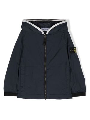 Stone Island Junior logo-patch zip-up hooded jacket - Blue