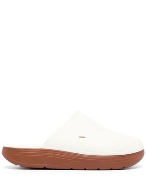 Suicoke POLK split-toe clog sandals - White