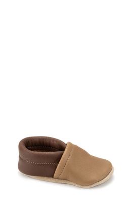 SUN AND LACE Slip-On Moccasin Shoe in Clay And Espresso