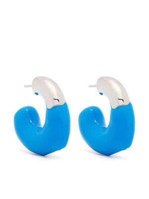 Sunnei logo-engraved sculpted-hoop earrings - Blue