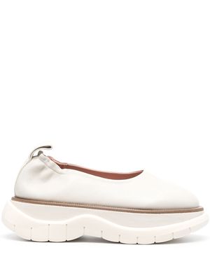Sunnei round-toe leather ballerina shoes - White