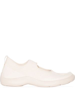 Tabi Footwear Tabi Footwear slip-on sandals - White