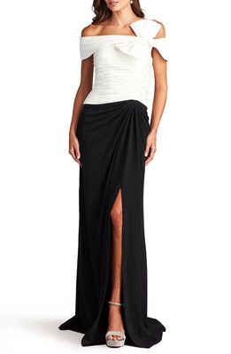 Tadashi Shoji Bow Detail Colorblock Gown in Ivory/Black