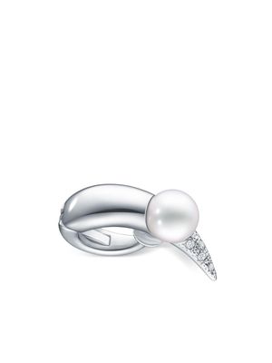 TASAKI 18kt white gold Collection Line Danger Horn Plus pearl and diamond ear cuff - Silver