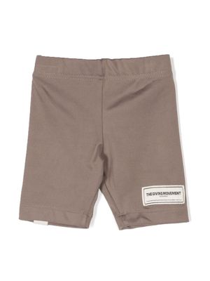 THE GIVING MOVEMENT logo-patch elasticated shorts - Brown