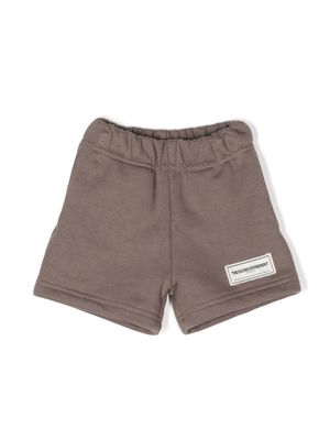 THE GIVING MOVEMENT logo-patch elasticated track shorts - Brown